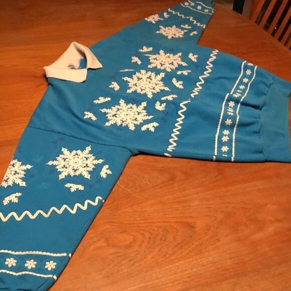 California Lifestyles vintage snowflake sweatshirt white featured in puff paint - Picture 5 of 10